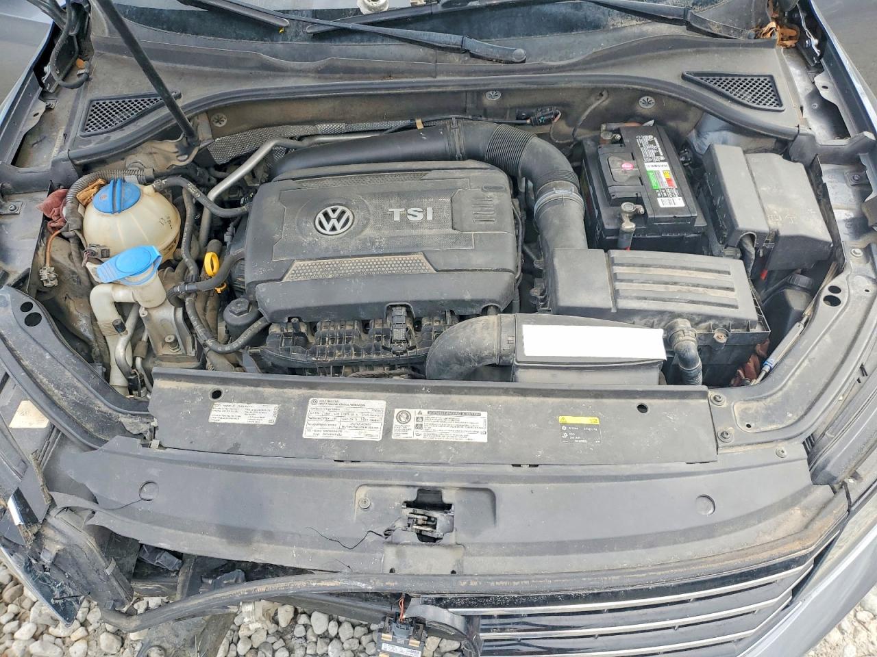 2016 VOLKSWAGEN PASSAT