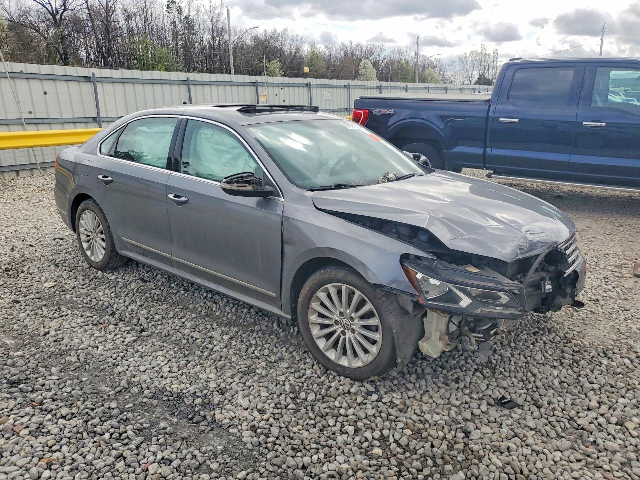 2016 VOLKSWAGEN PASSAT