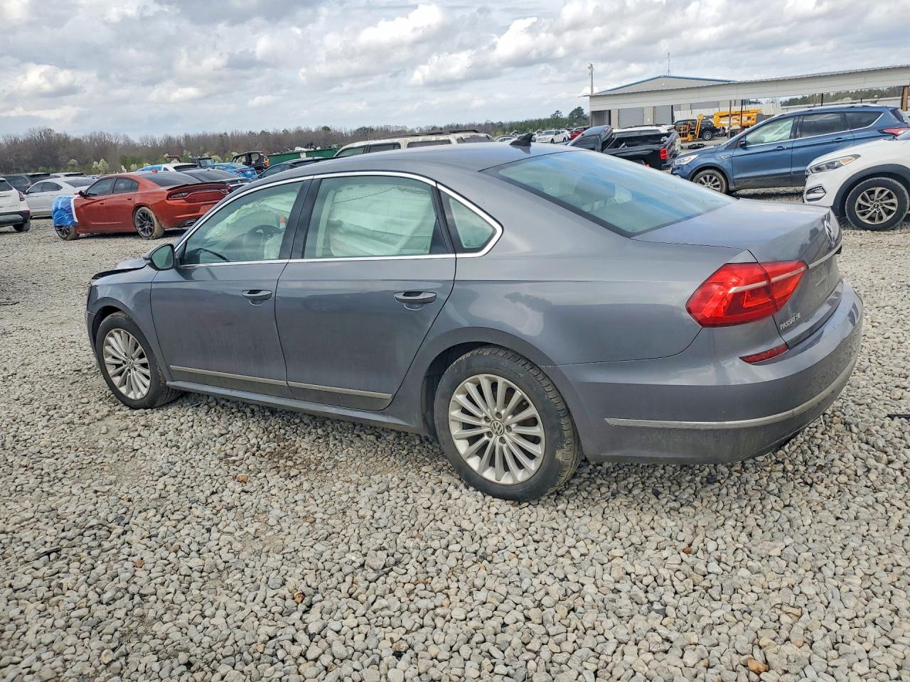 2016 VOLKSWAGEN PASSAT
