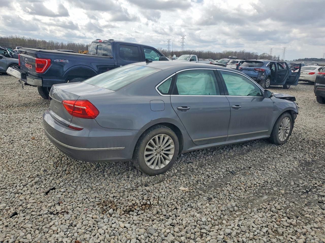 2016 VOLKSWAGEN PASSAT