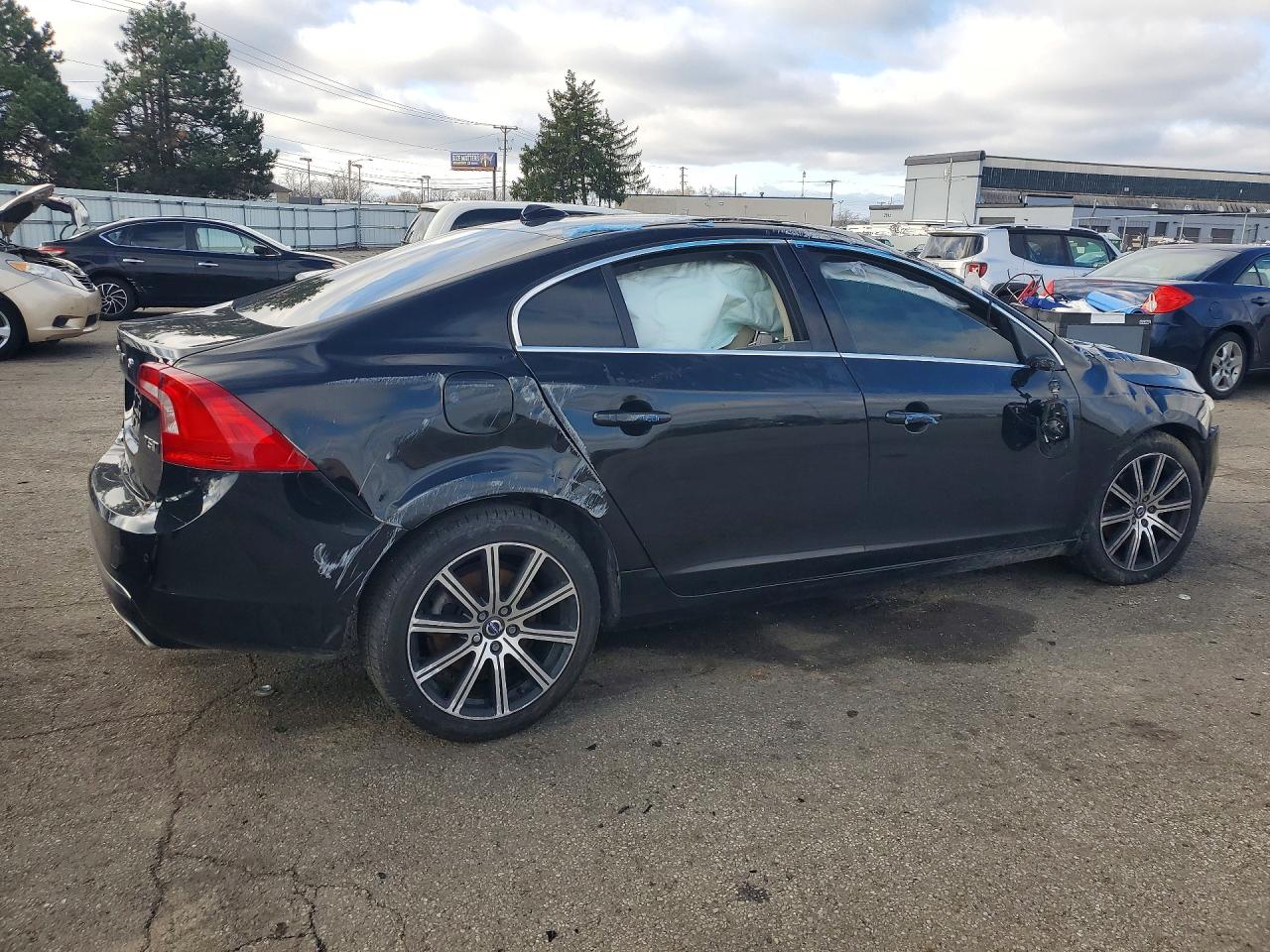 2017 VOLVO S60