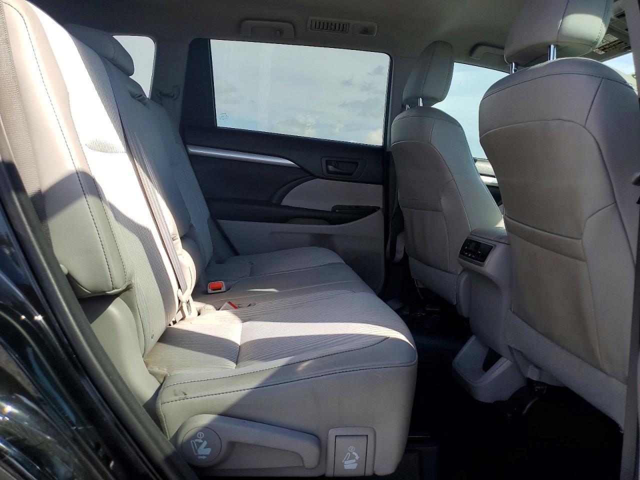 2015 TOYOTA HIGHLANDER