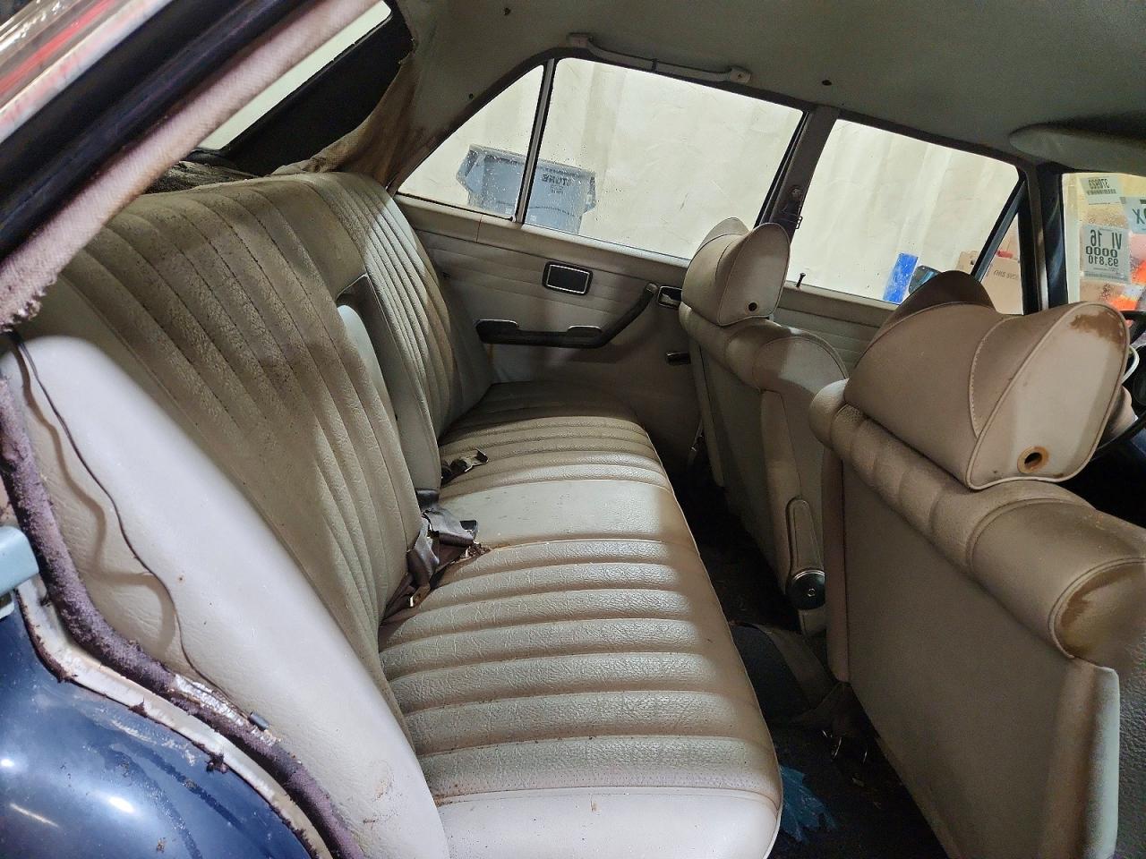 1971 MERCEDES-BENZ 230-CLASS