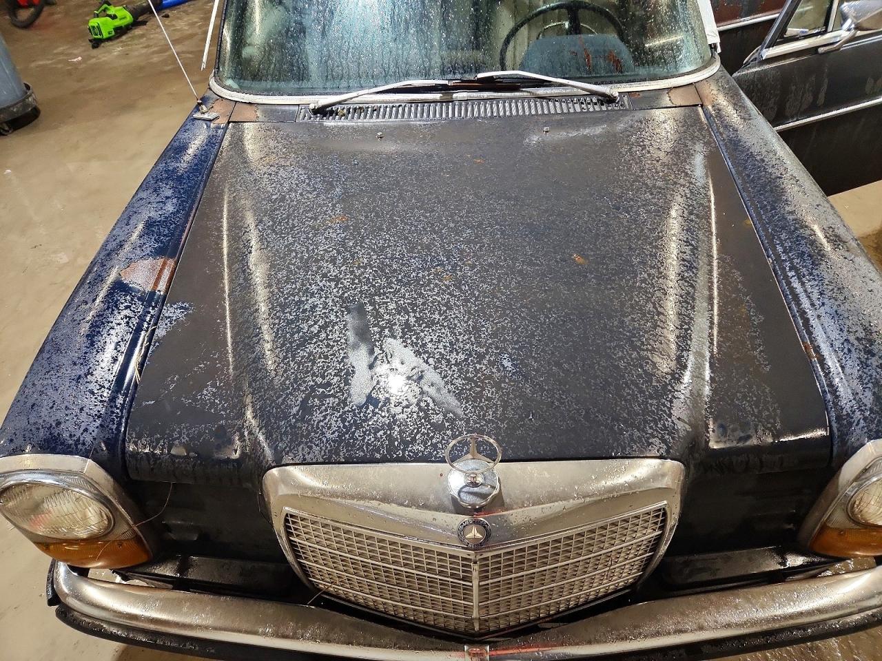 1971 MERCEDES-BENZ 230-CLASS