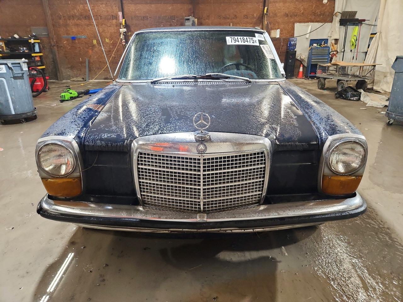 1971 MERCEDES-BENZ 230-CLASS