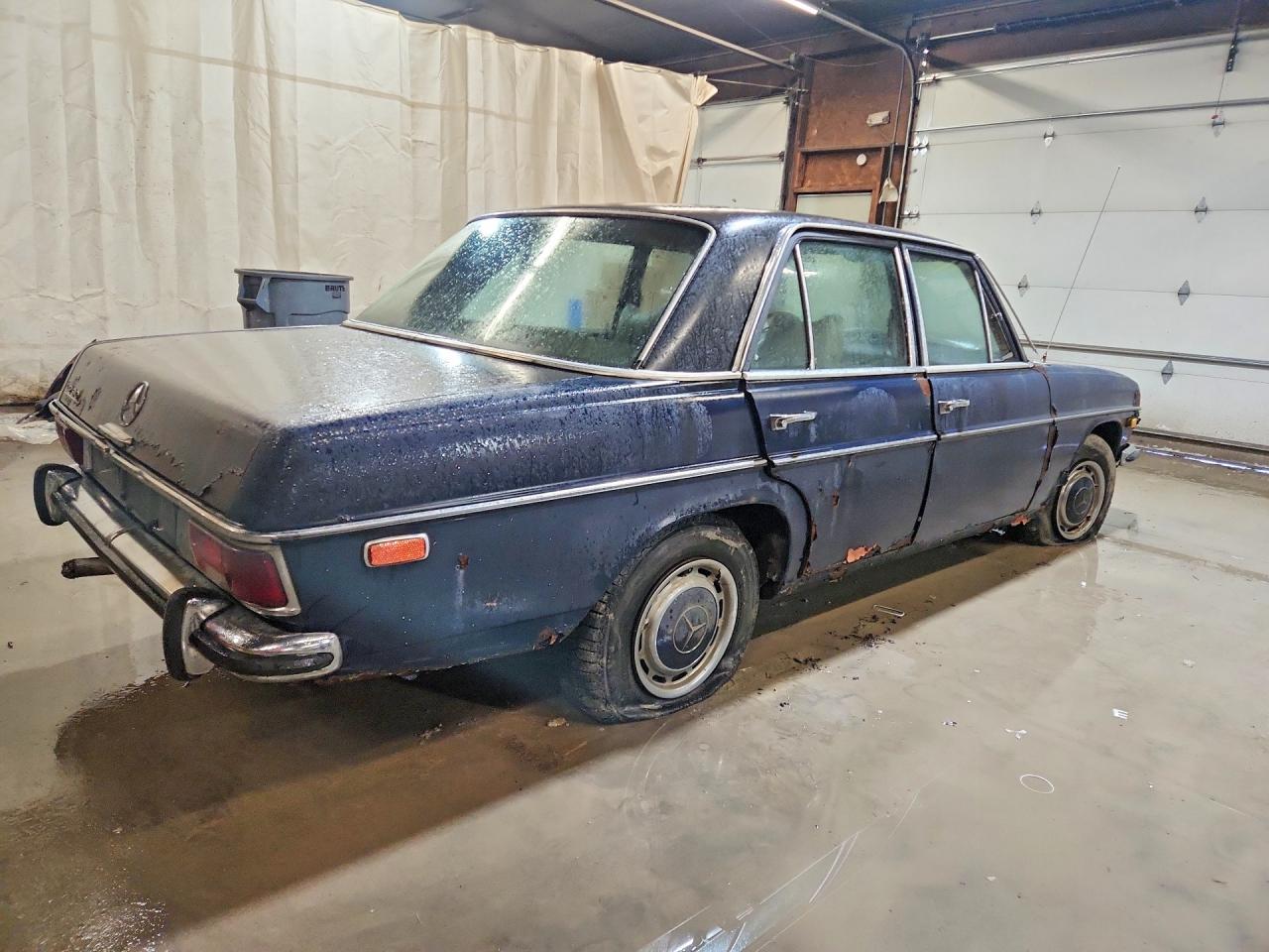 1971 MERCEDES-BENZ 230-CLASS