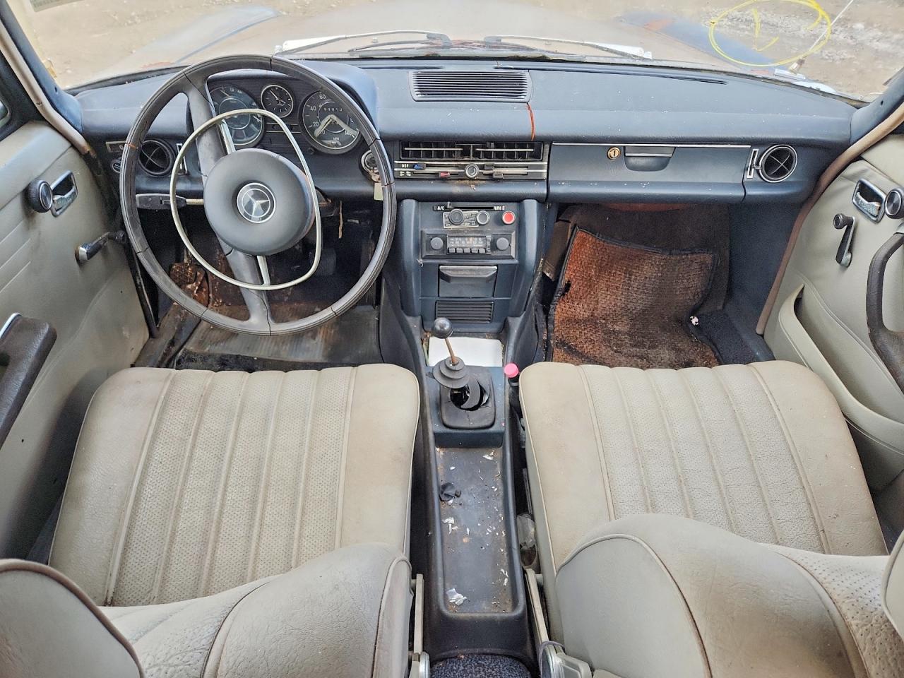 1971 MERCEDES-BENZ 230-CLASS
