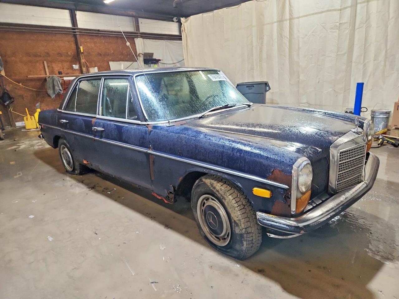 1971 MERCEDES-BENZ 230-CLASS