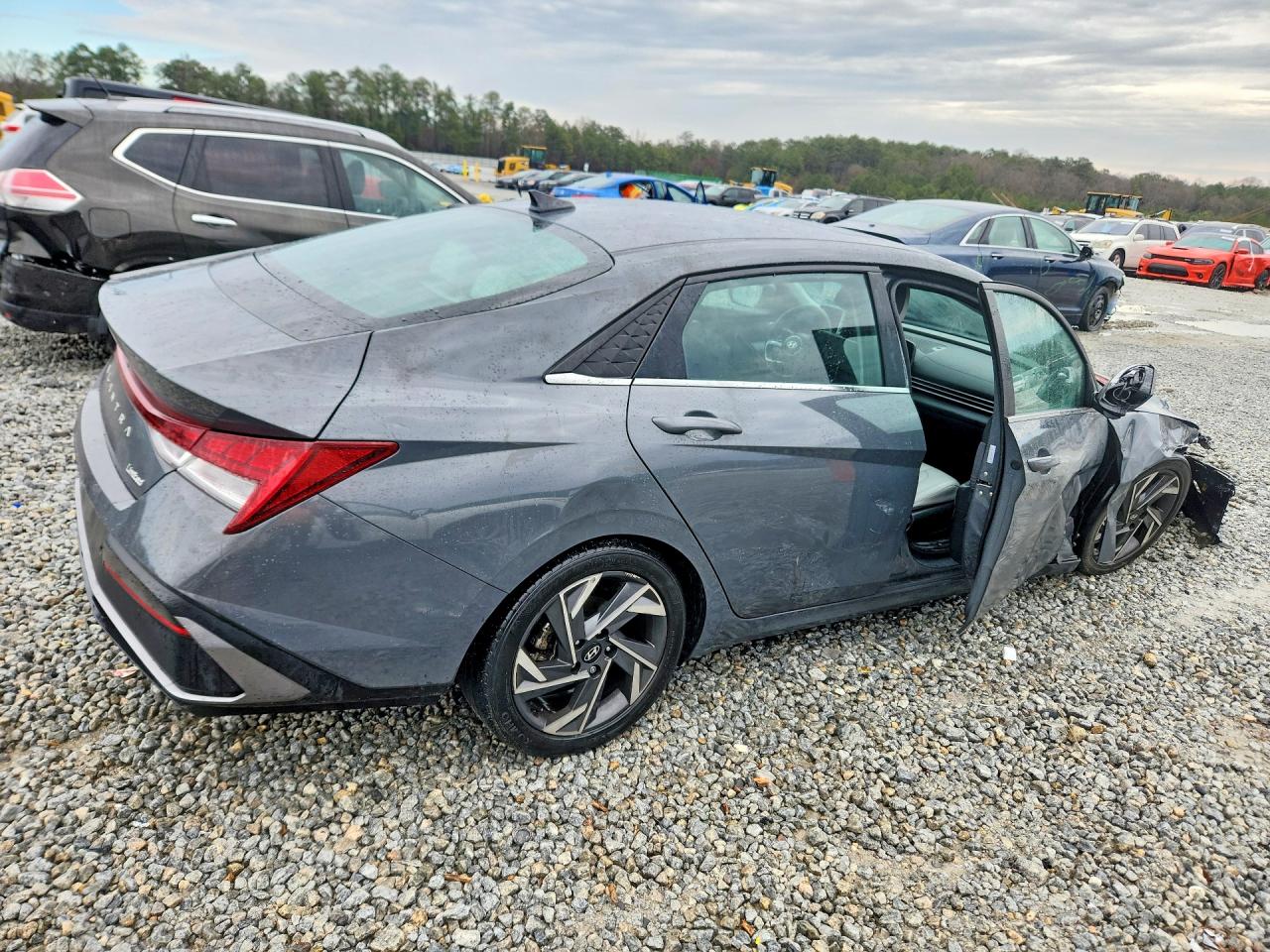 2024 HYUNDAI ELANTRA