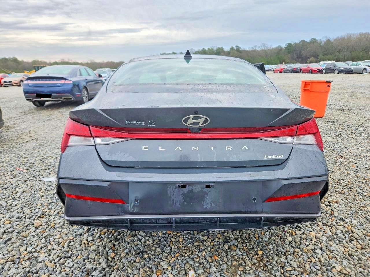 2024 HYUNDAI ELANTRA