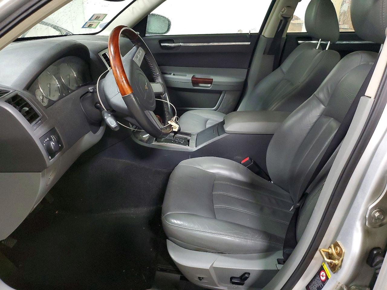 2005 CHRYSLER 300