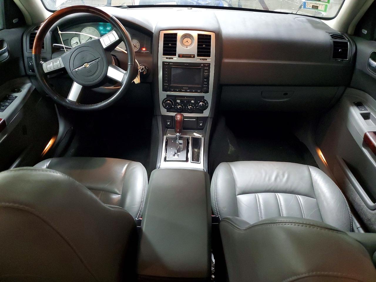 2005 CHRYSLER 300