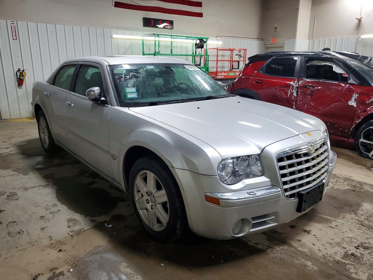 2005 CHRYSLER 300