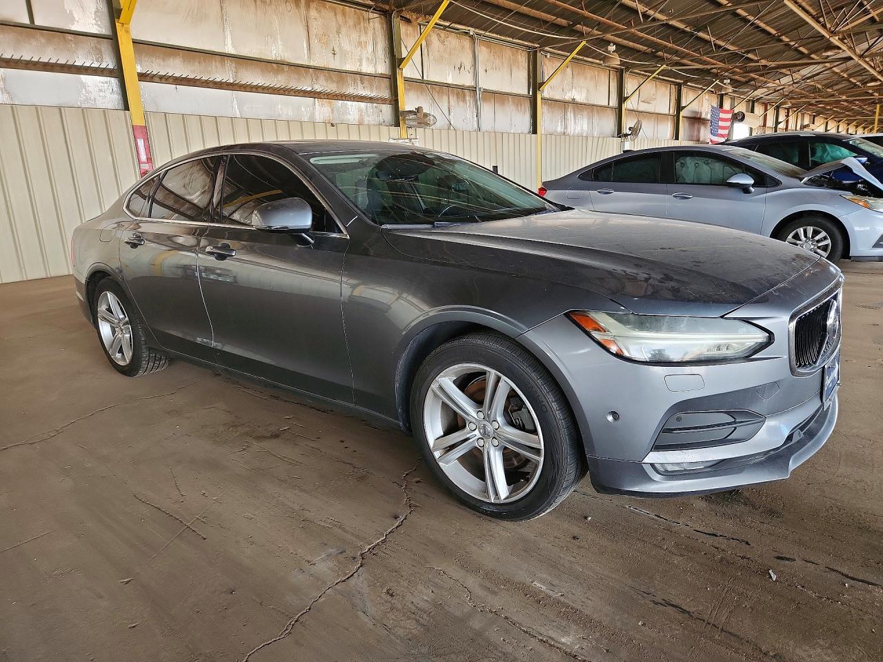 2017 VOLVO S90