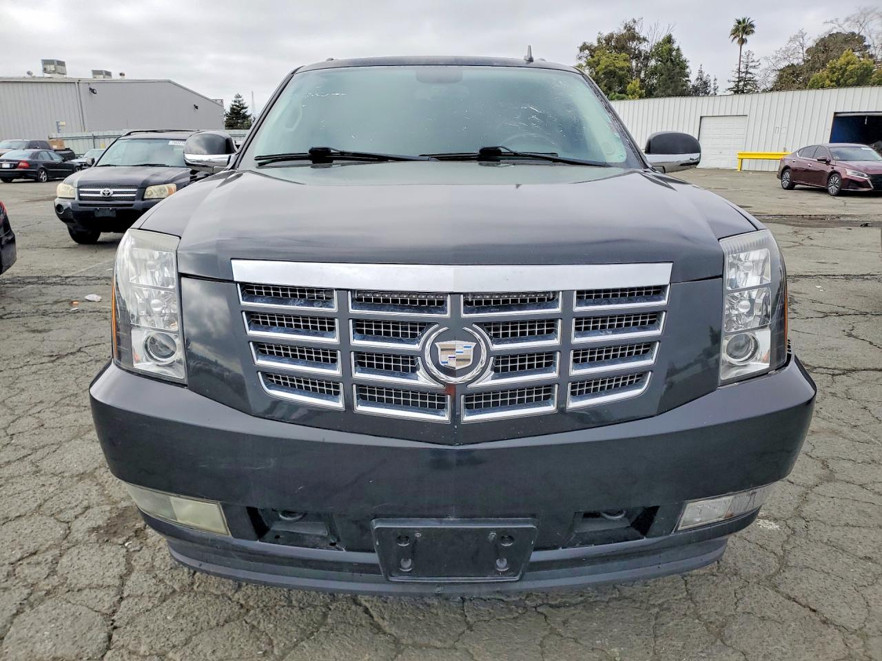 2011 CADILLAC ESCALADE