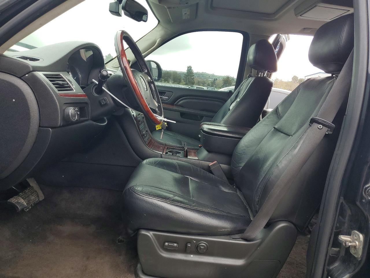 2011 CADILLAC ESCALADE