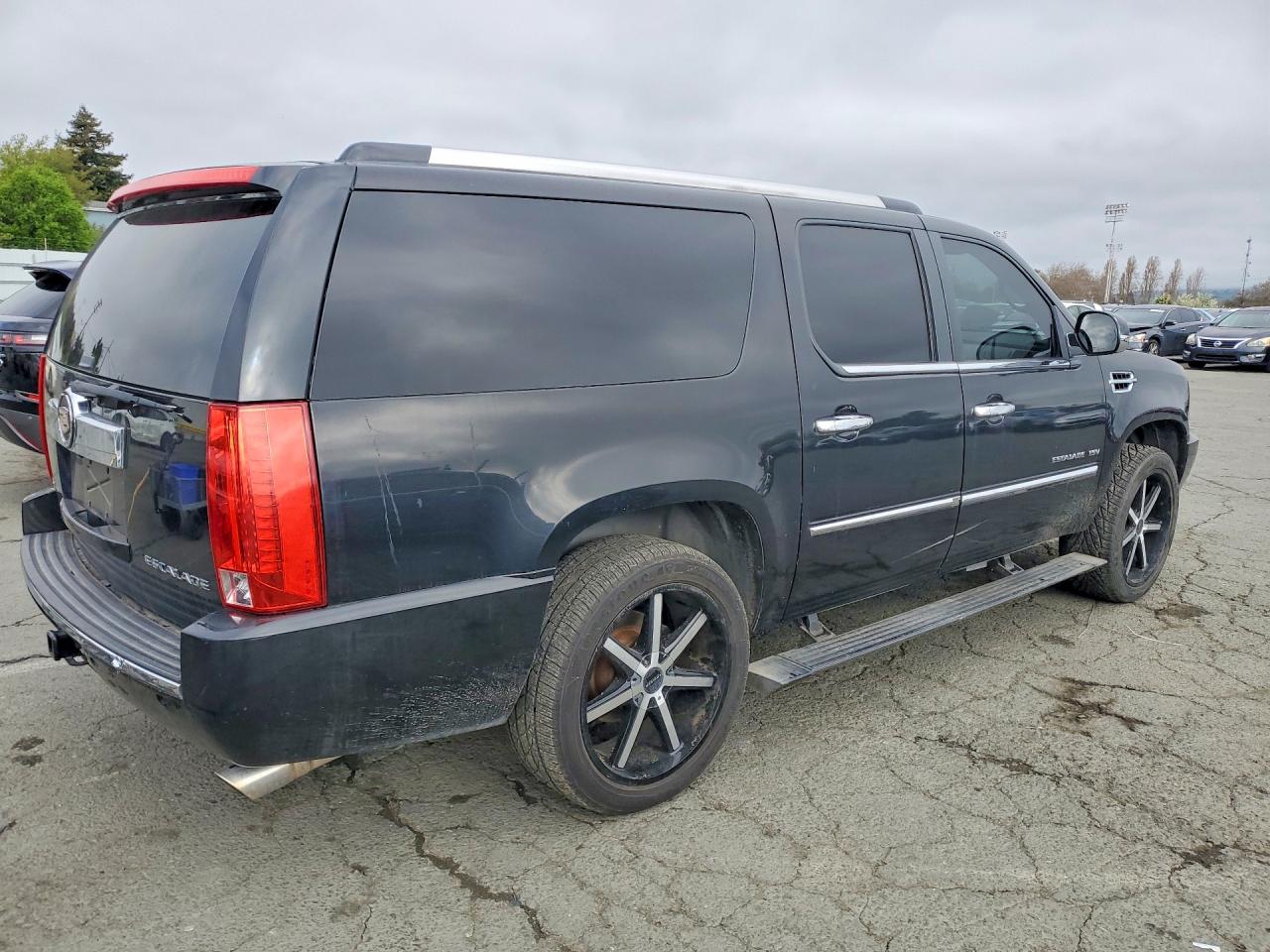 2011 CADILLAC ESCALADE