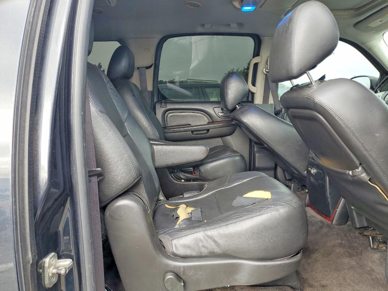 2011 CADILLAC ESCALADE