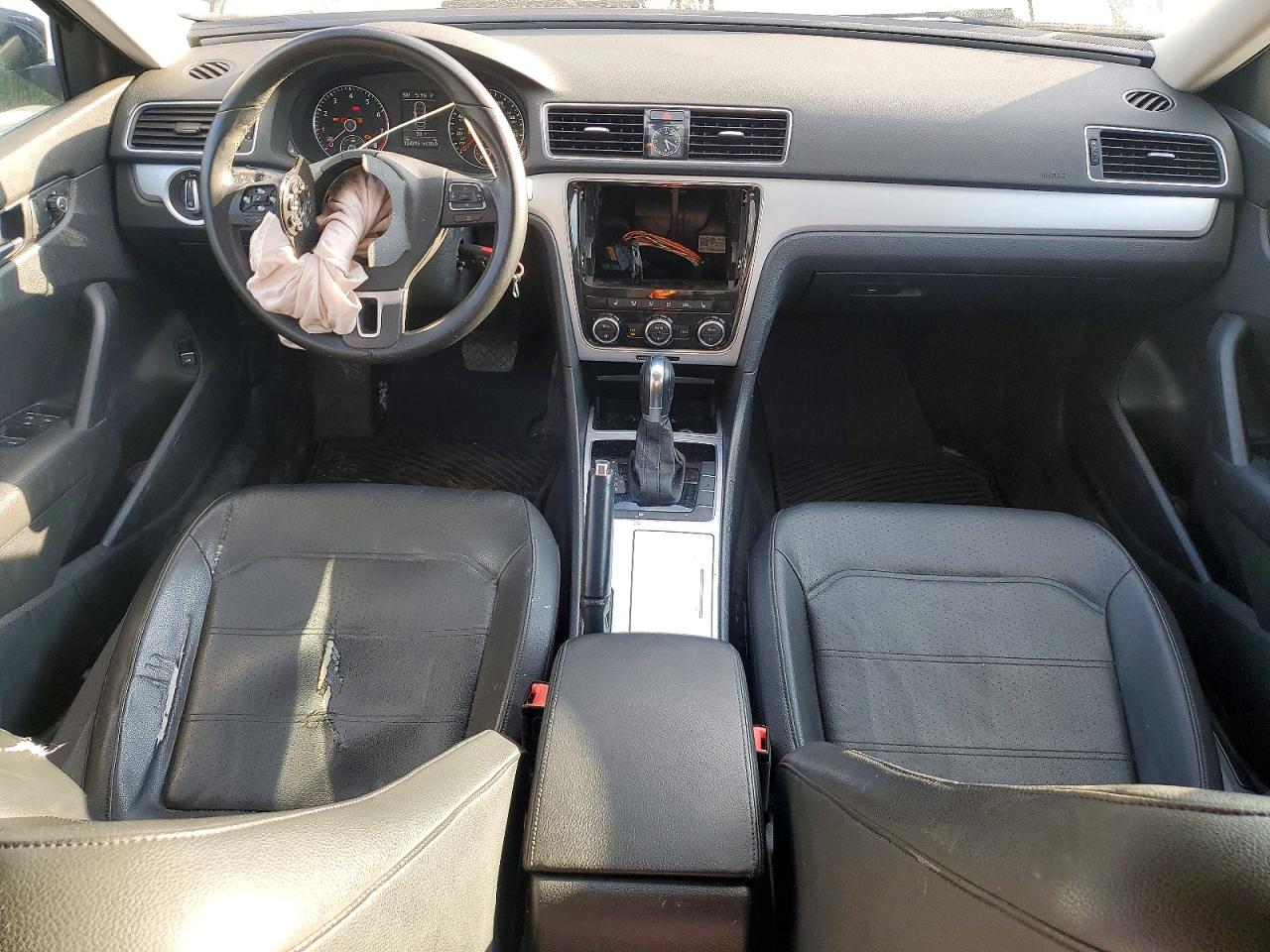 2012 VOLKSWAGEN PASSAT