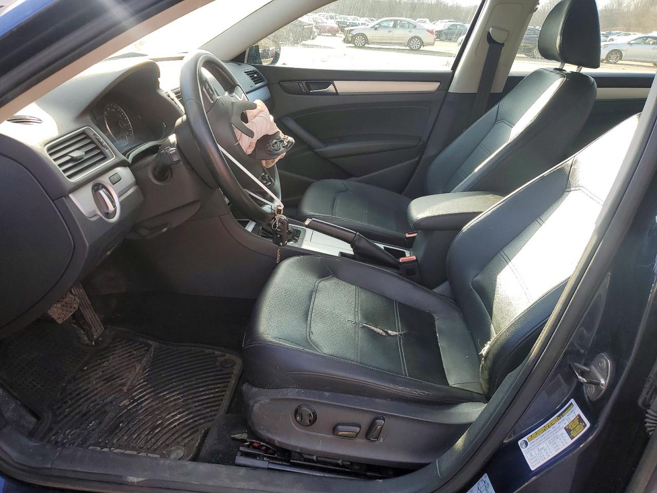 2012 VOLKSWAGEN PASSAT