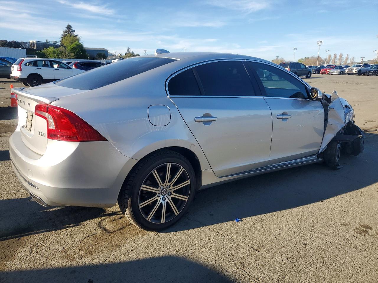 2016 VOLVO S60