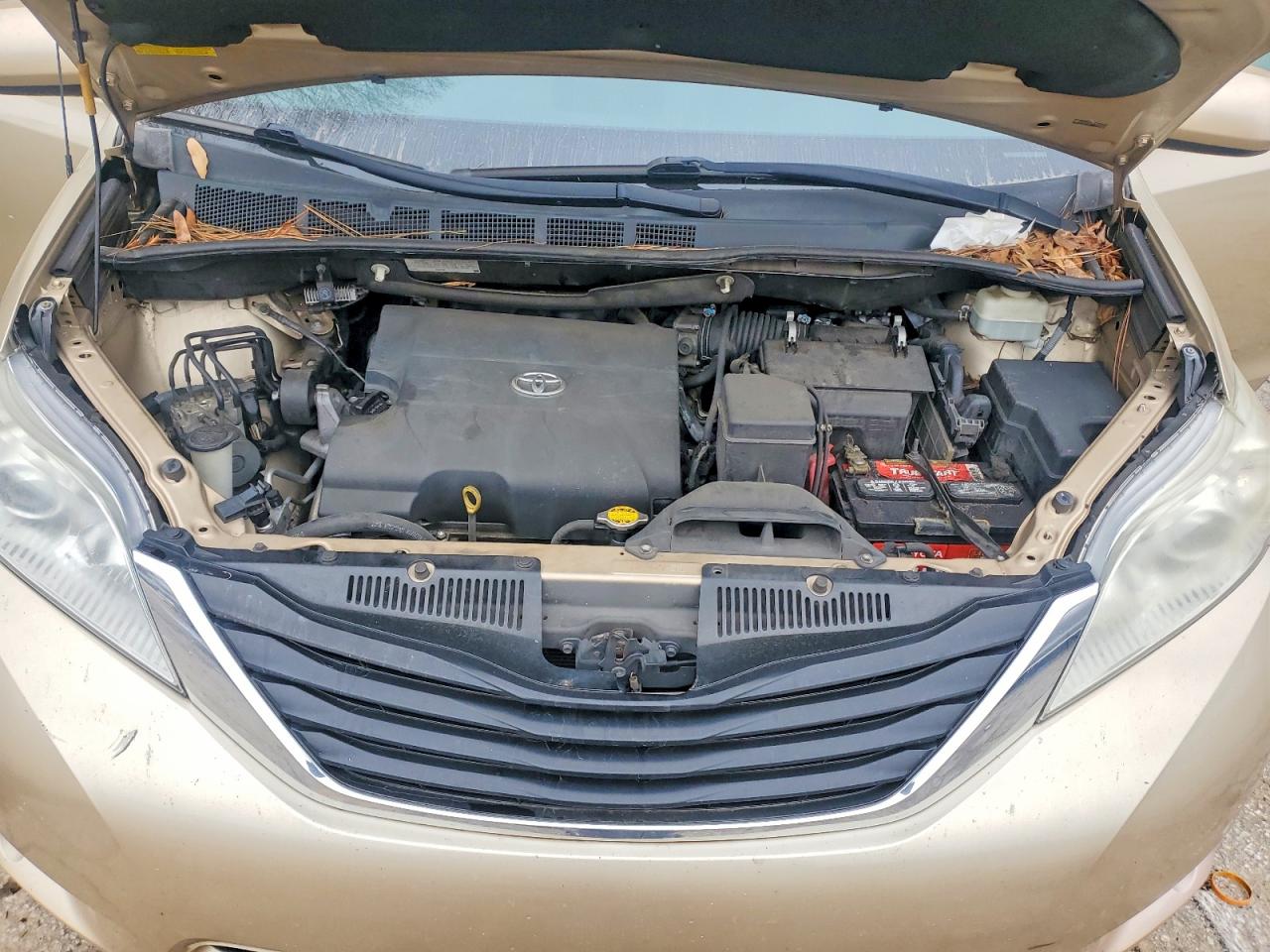 2014 TOYOTA SIENNA
