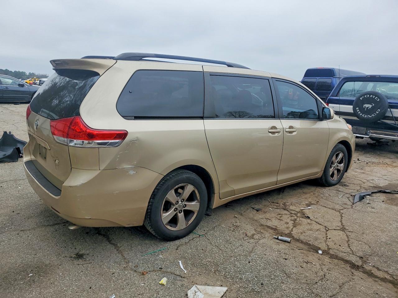 2014 TOYOTA SIENNA