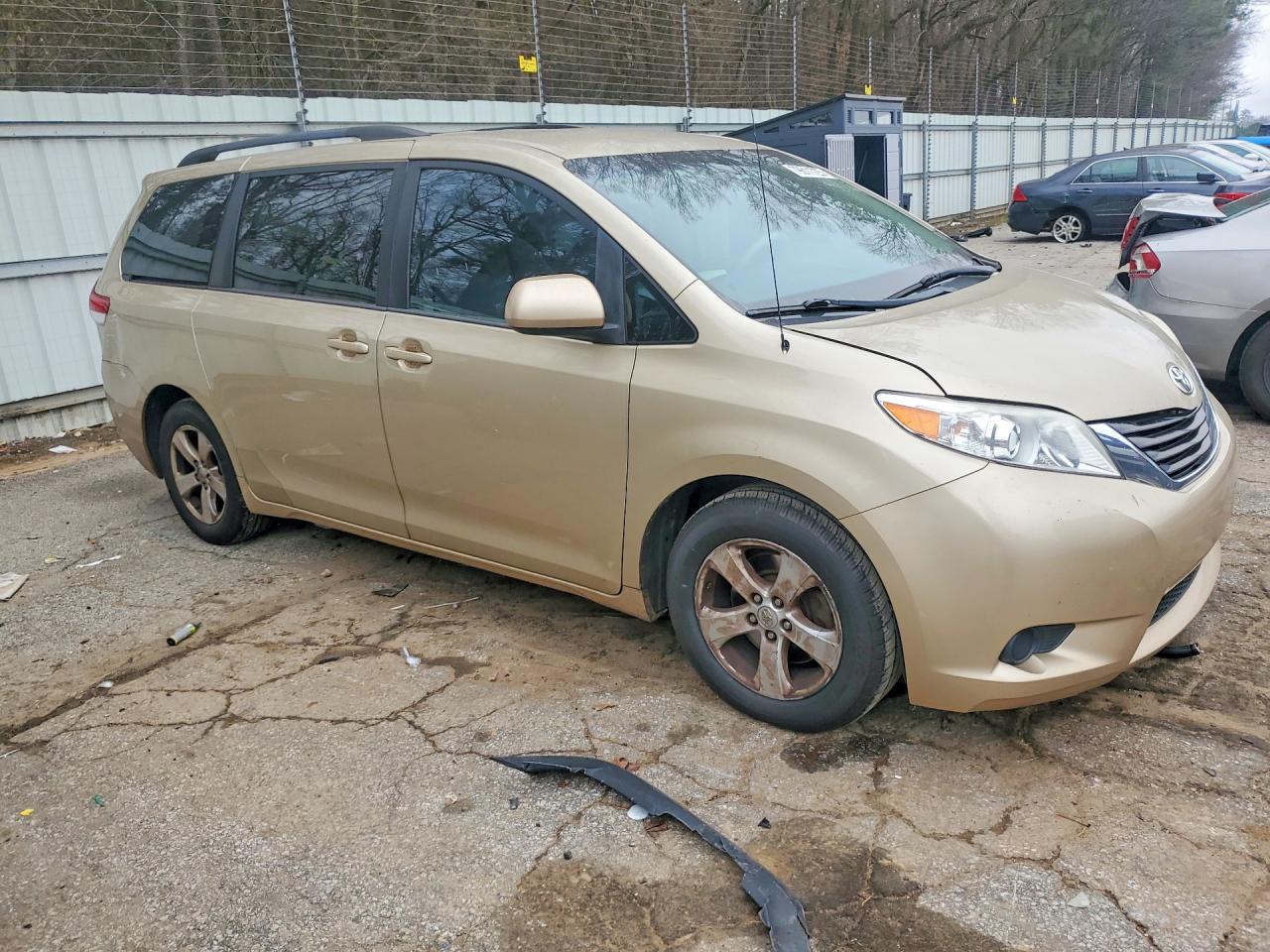 2014 TOYOTA SIENNA