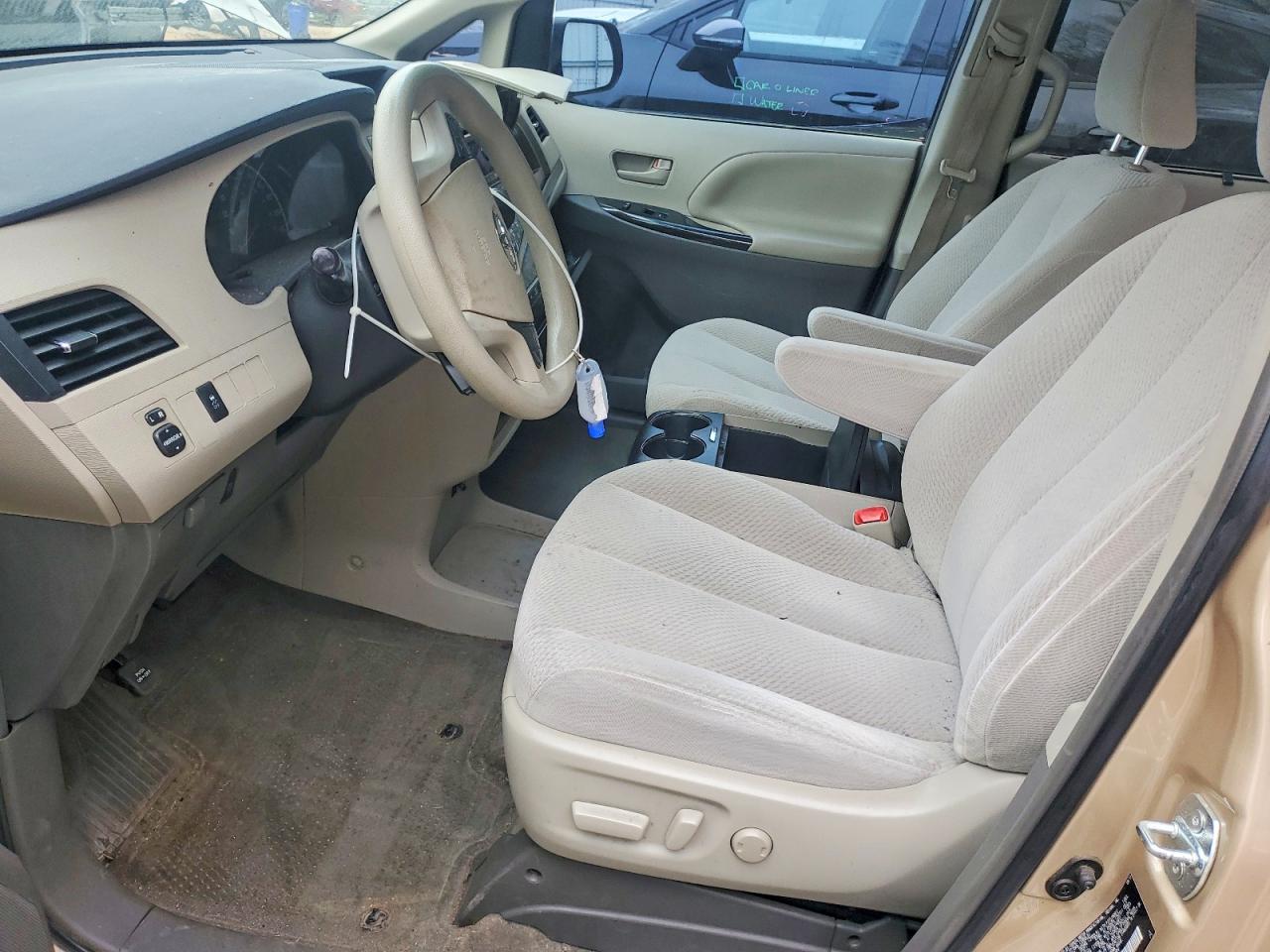 2014 TOYOTA SIENNA
