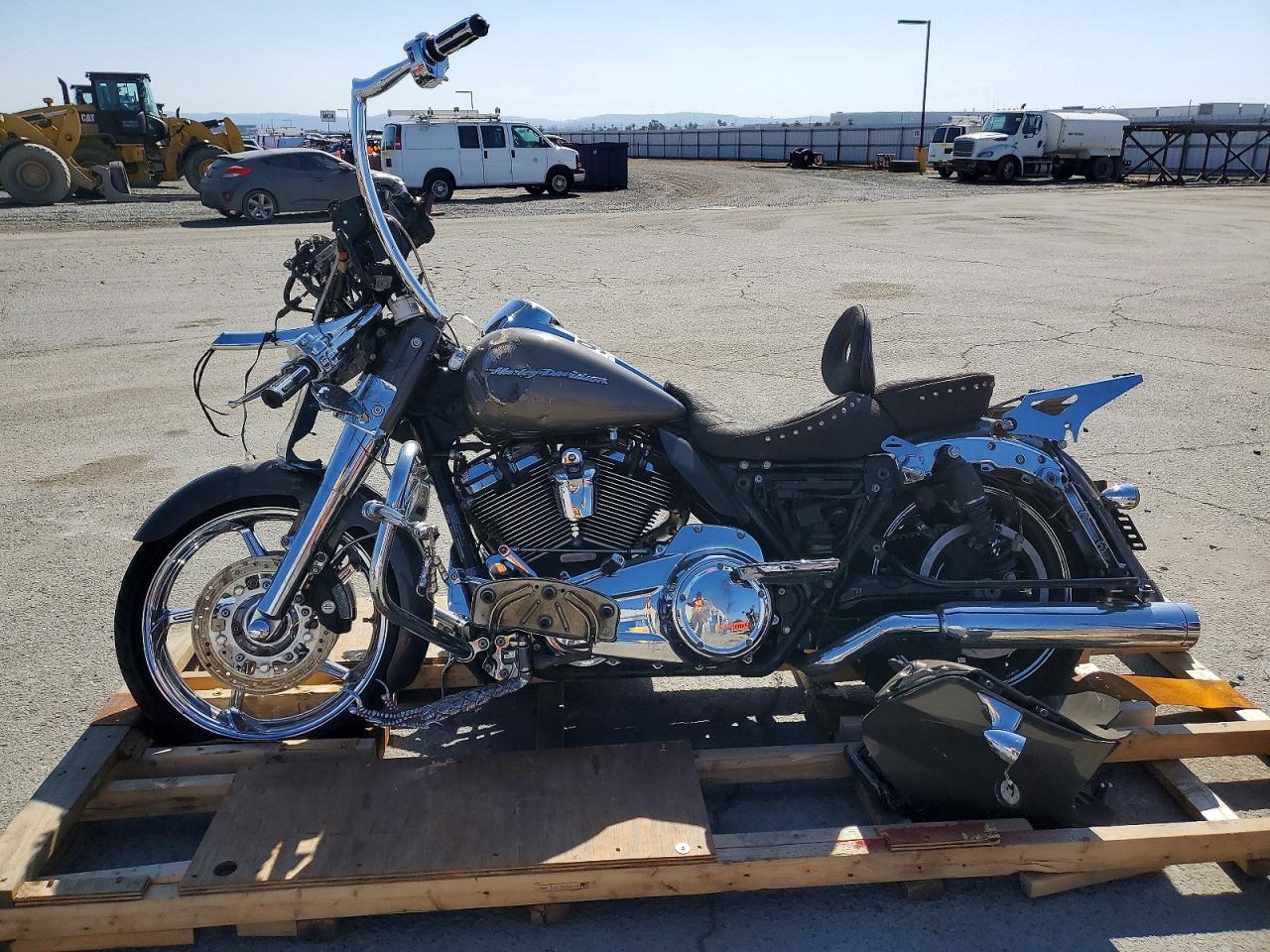 2019 HARLEY DAVIDSON FL