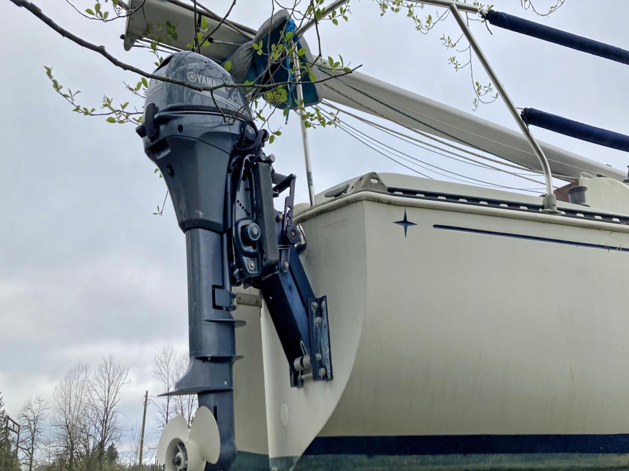 1984 SAIL BOAT
