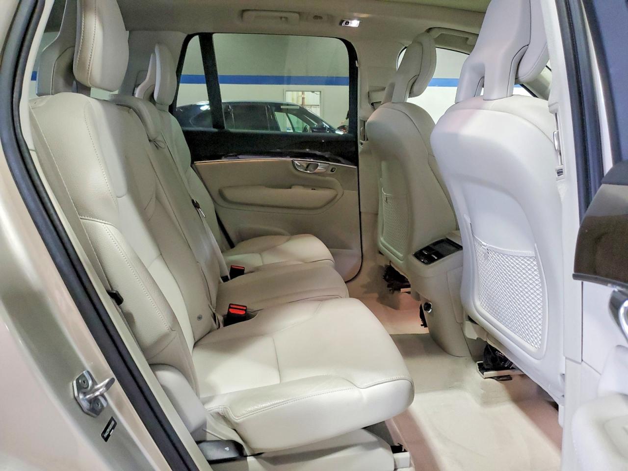 2016 VOLVO XC90