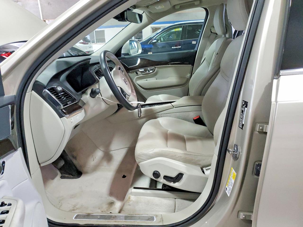 2016 VOLVO XC90
