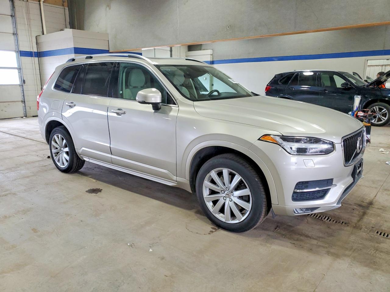 2016 VOLVO XC90