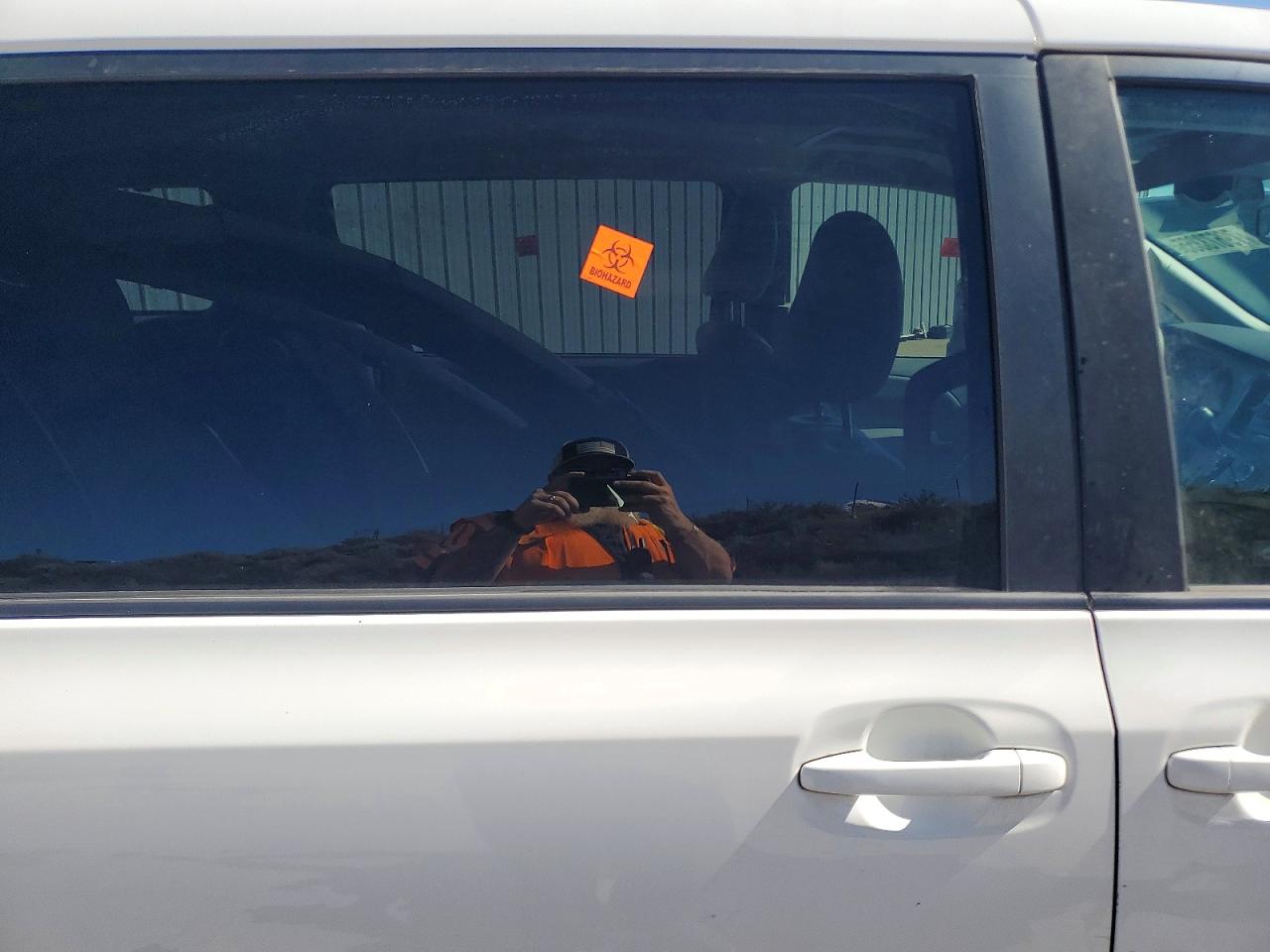 2011 TOYOTA SIENNA