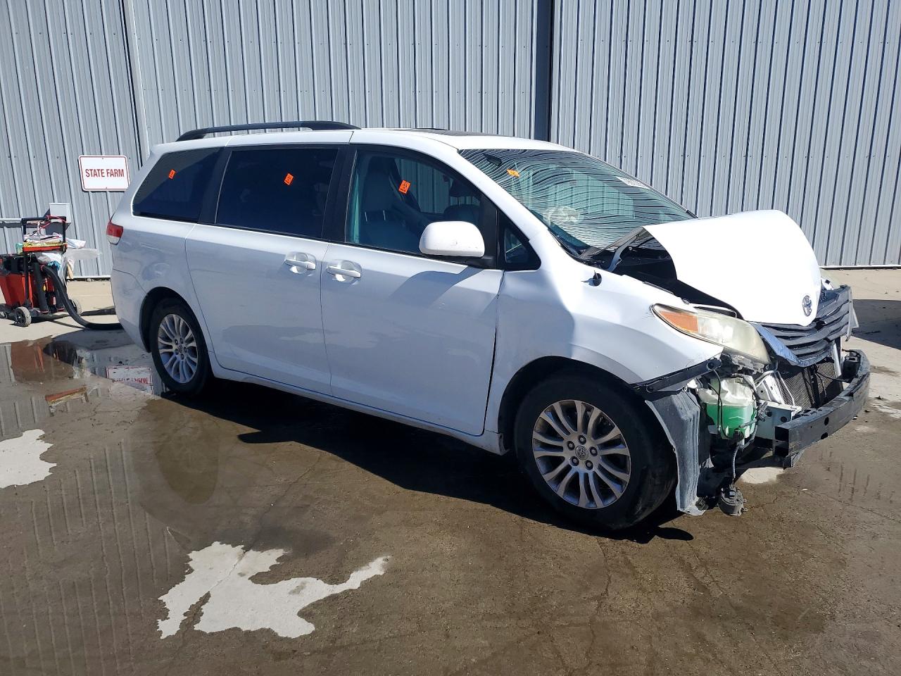 2011 TOYOTA SIENNA