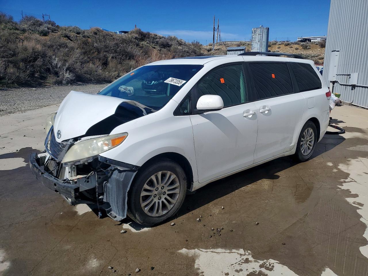 2011 TOYOTA SIENNA