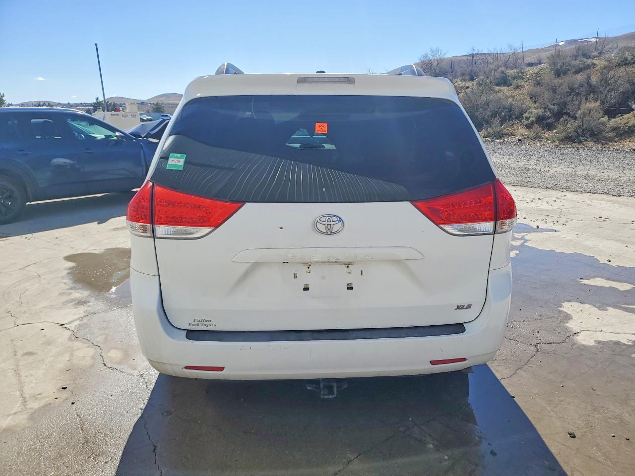 2011 TOYOTA SIENNA