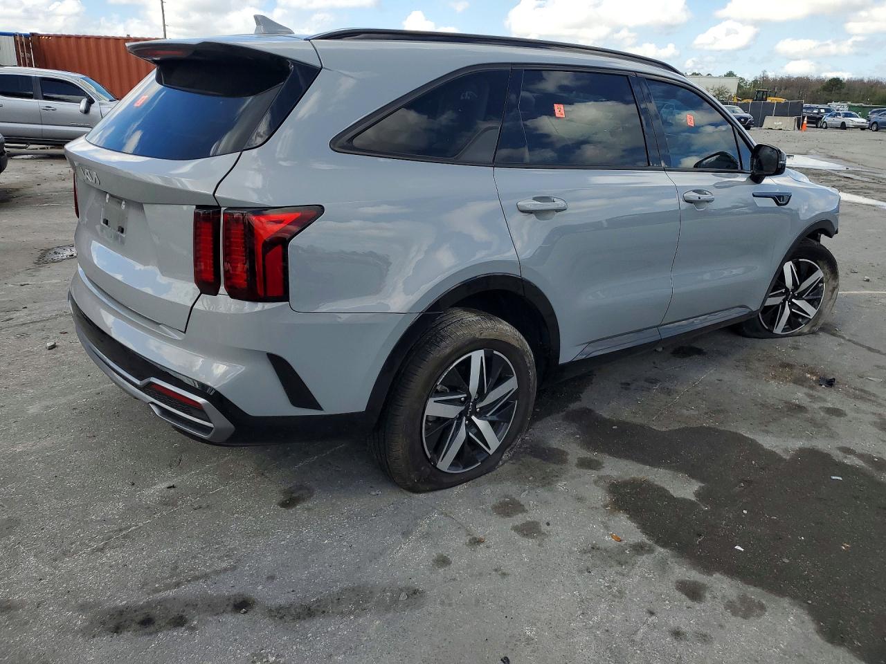 2023 KIA SORENTO