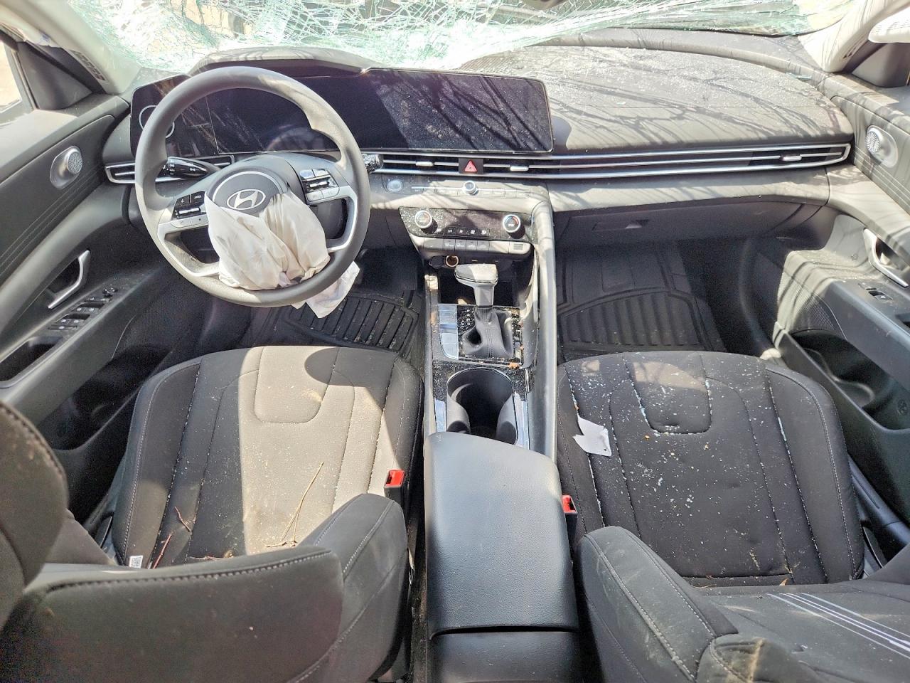2024 HYUNDAI ELANTRA