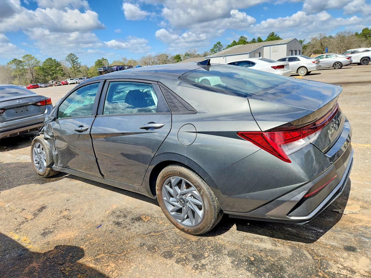 2024 HYUNDAI ELANTRA