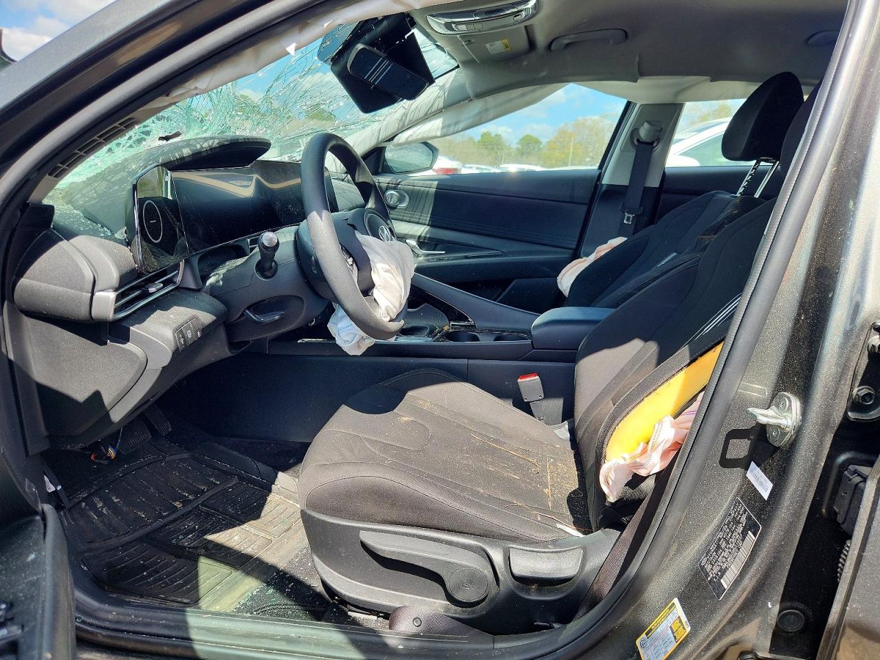 2024 HYUNDAI ELANTRA