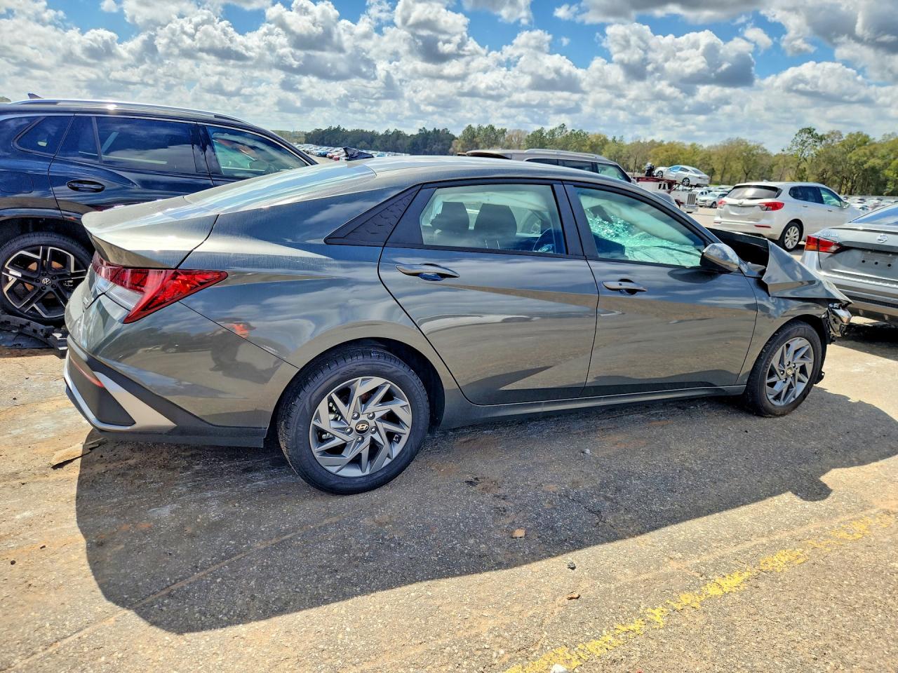 2024 HYUNDAI ELANTRA