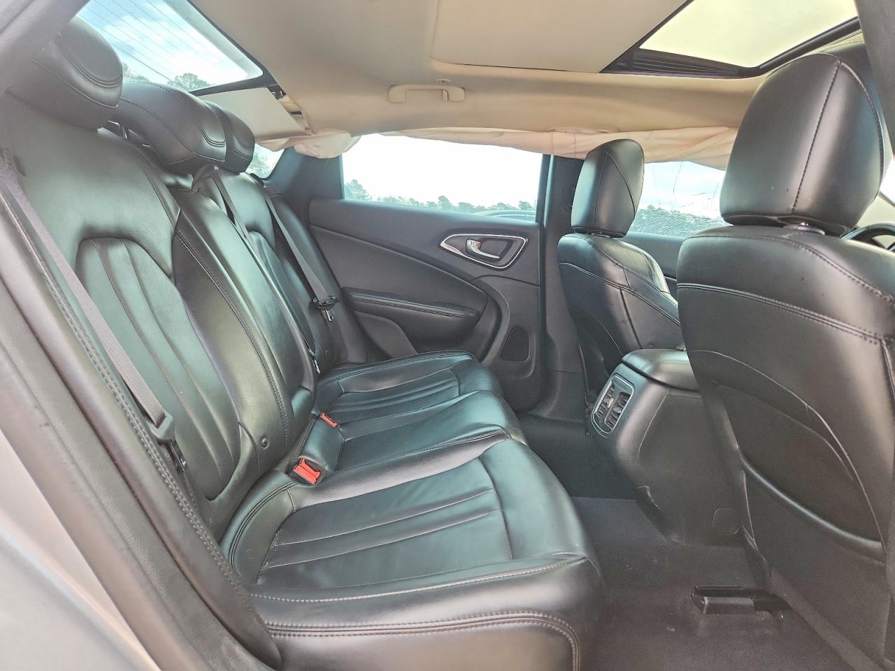 2015 CHRYSLER 200