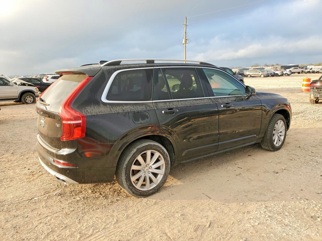 2016 VOLVO XC90