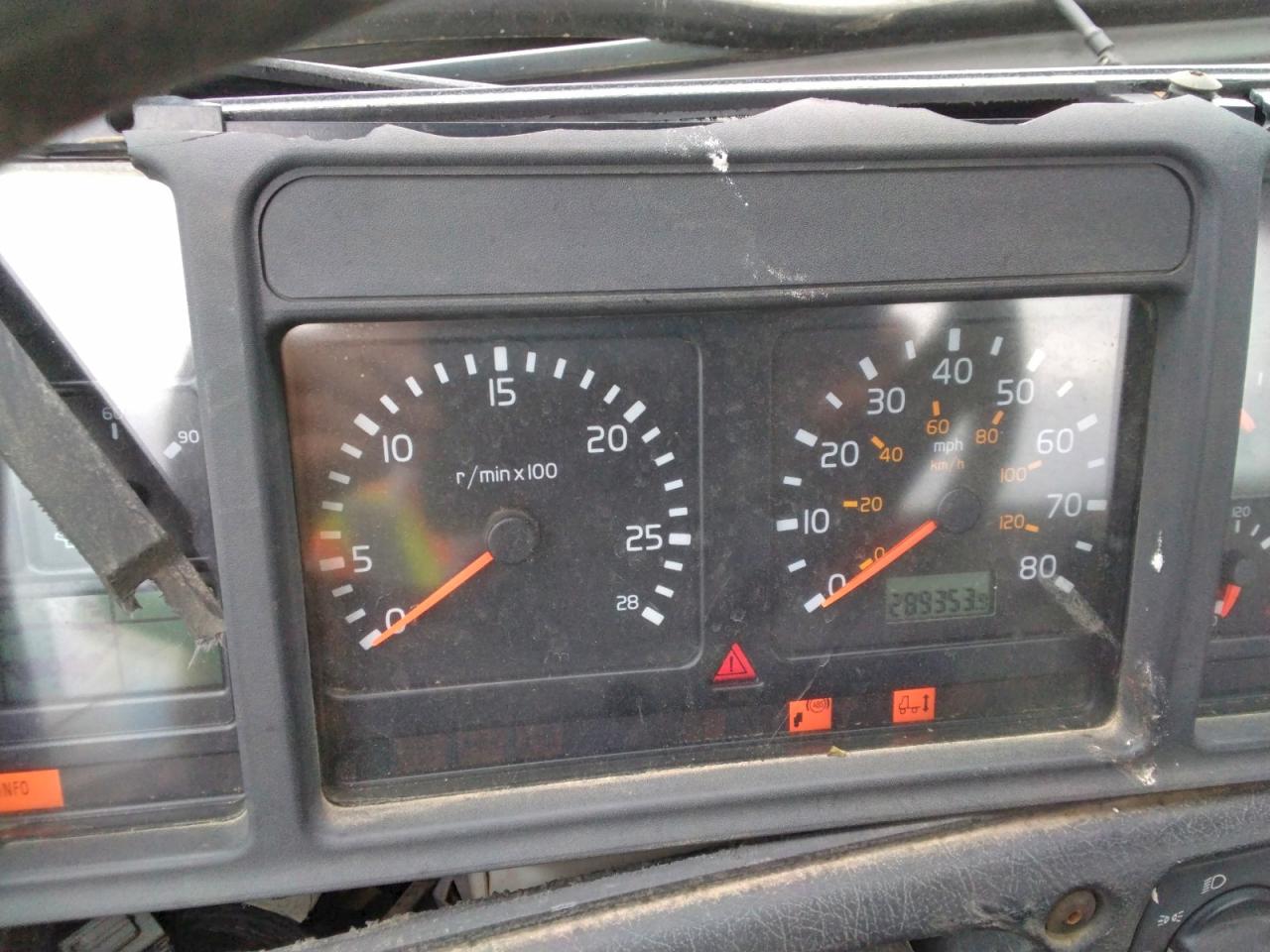 2001 VOLVO VNM