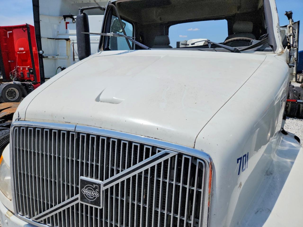 2001 VOLVO VNM