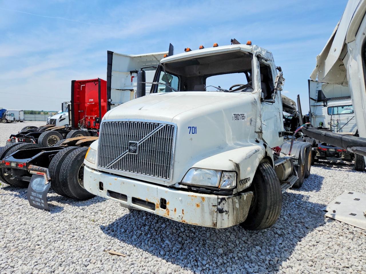 2001 VOLVO VNM