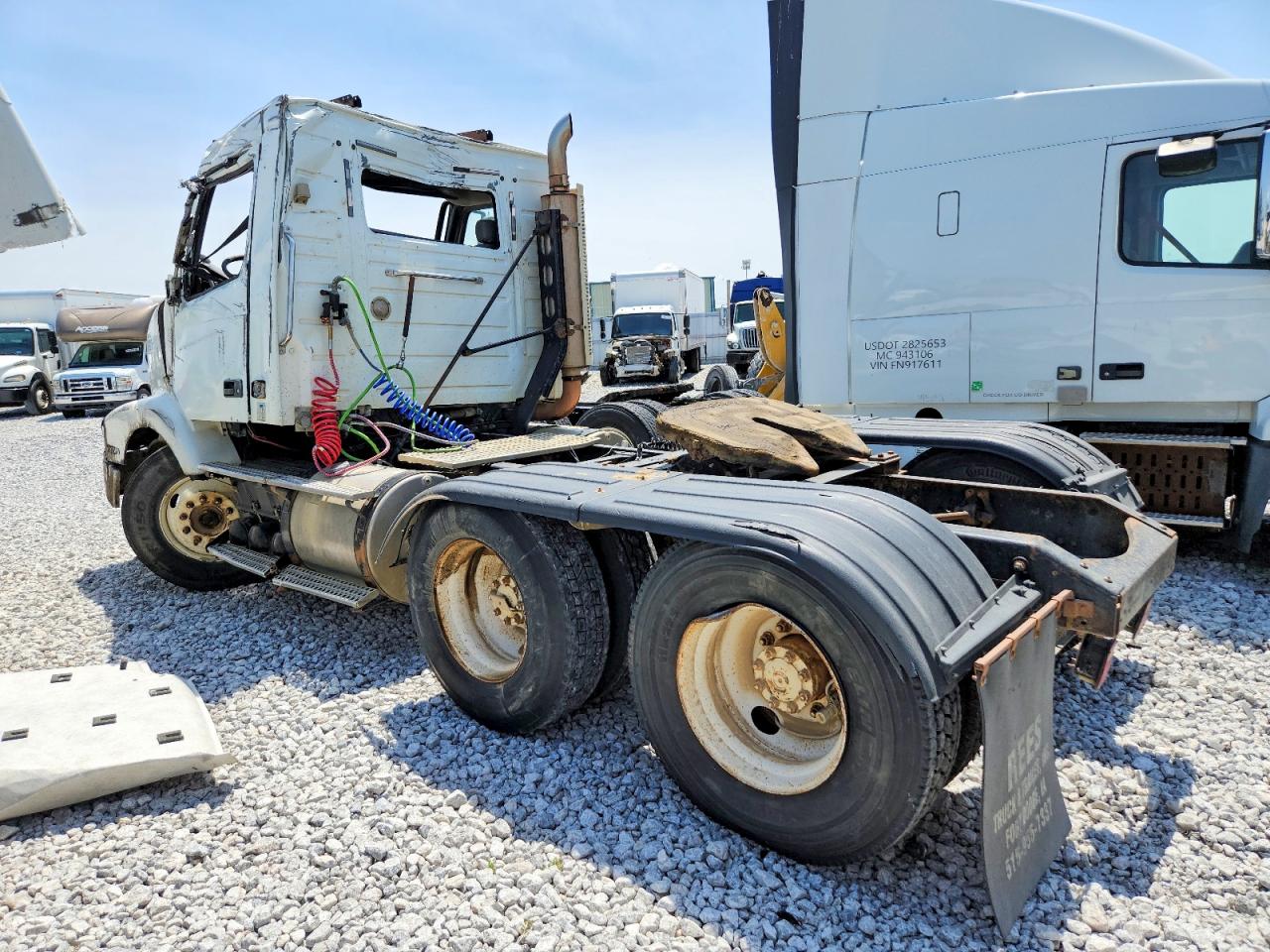 2001 VOLVO VNM