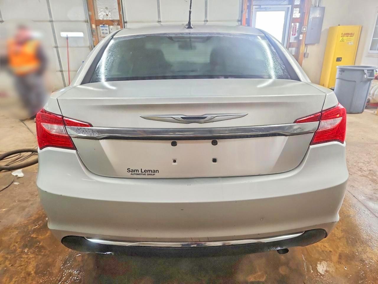2011 CHRYSLER 200